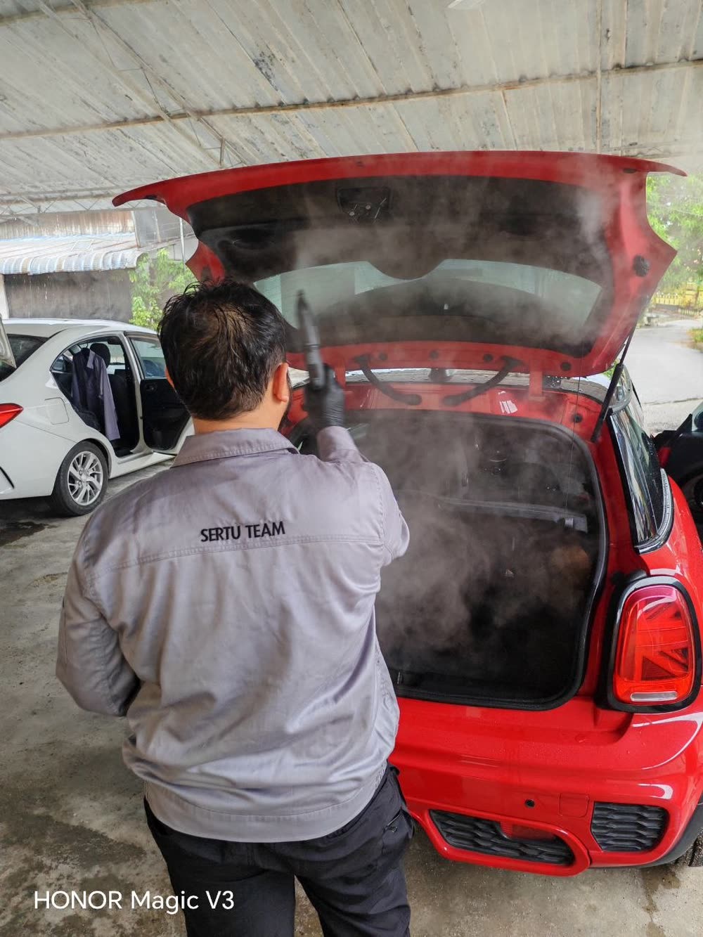 Steam Sertu treatment of a vehicle boot