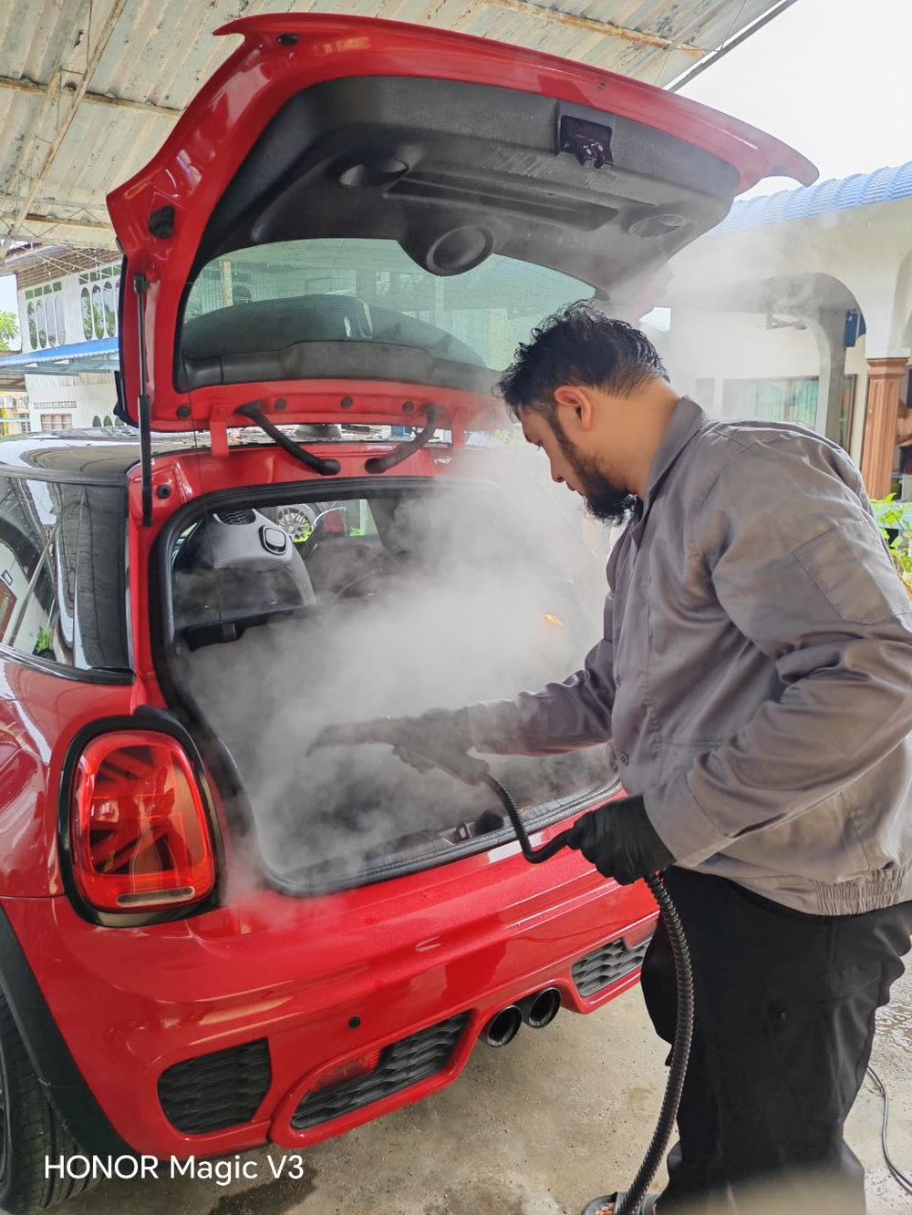 SafaaClean steam purification of a car rear compartment